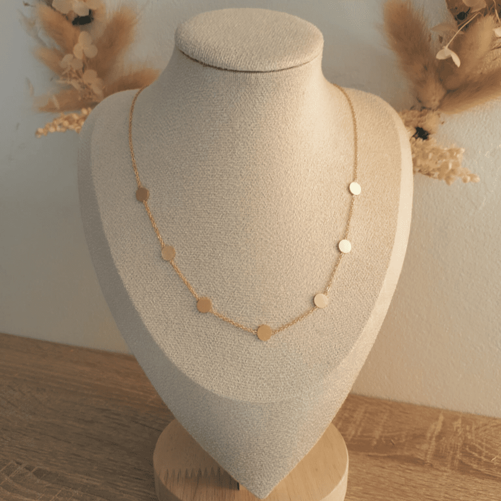 Collier Laura